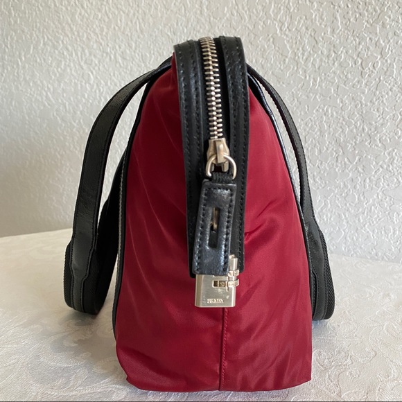 Prada red nylon shoulder bag - Picture 2 of 15